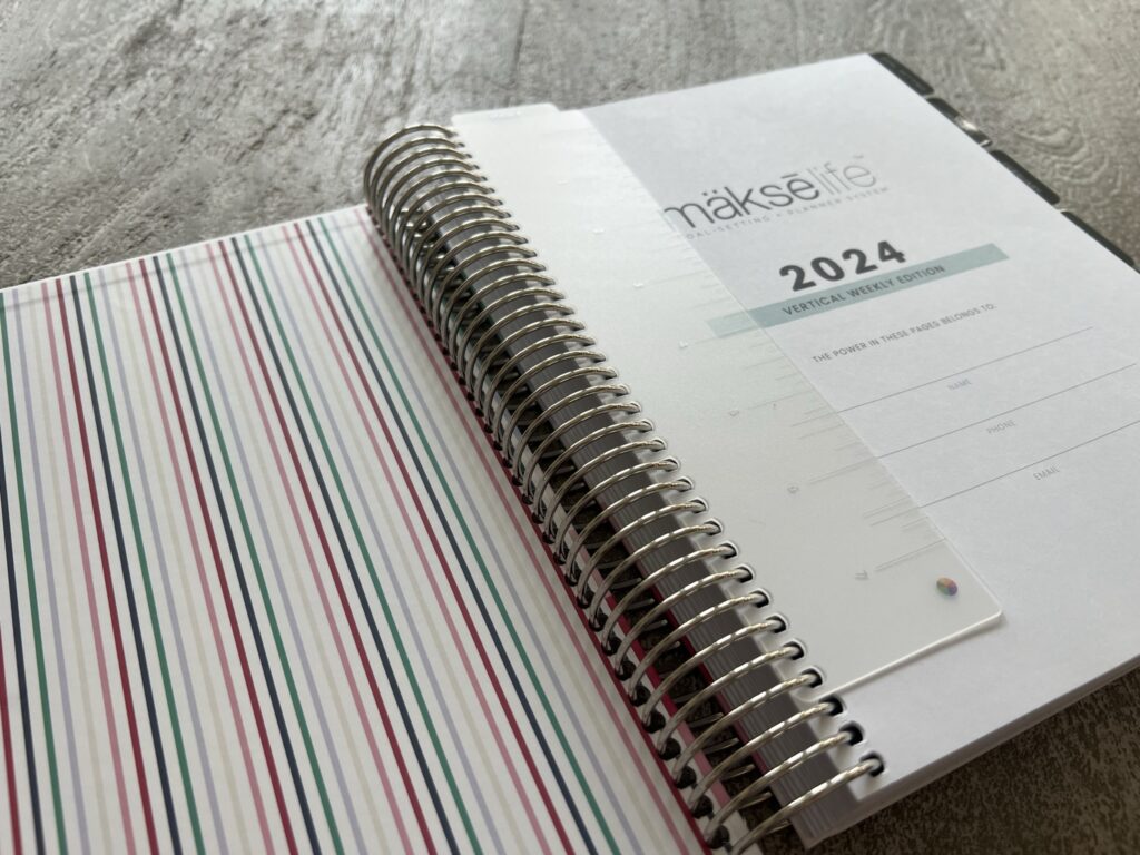 Endpapers, title page, and new clip-in ruler.
2024 Makselife planner review.